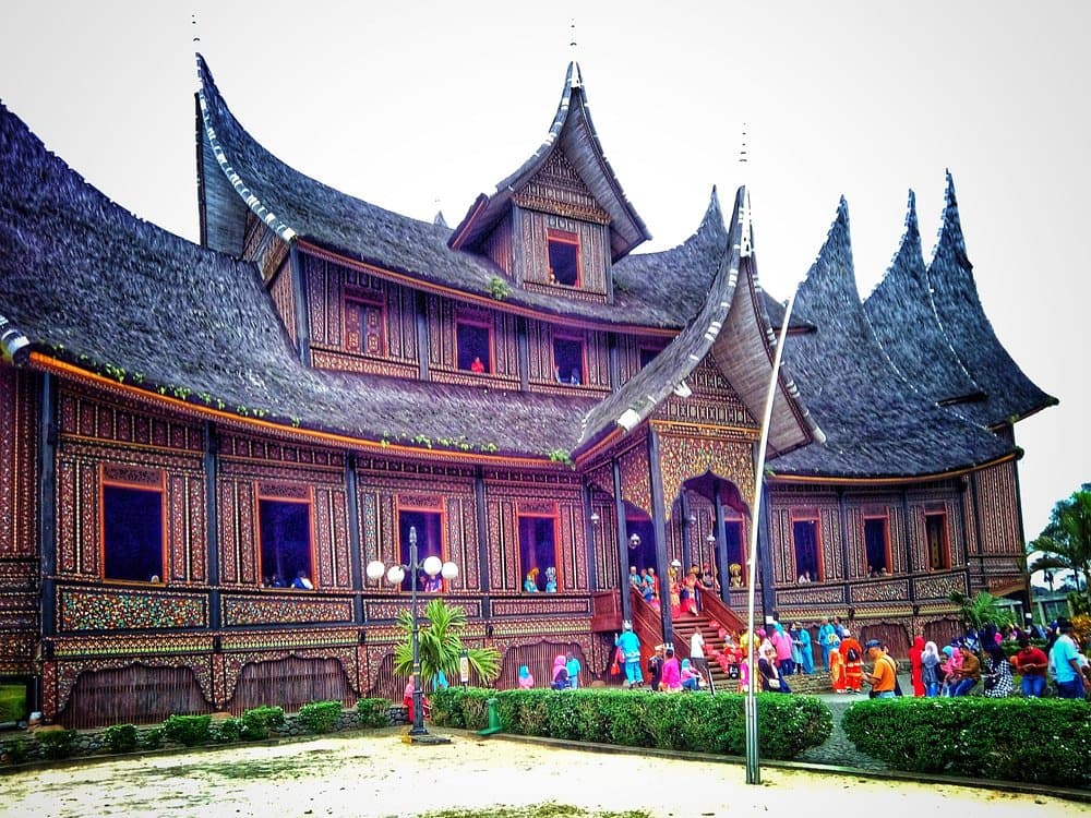 Istano Basa Pagaruyung, Malin Kundang, dan Masjid Raya Sumatera Barat, foto 1 dari 3