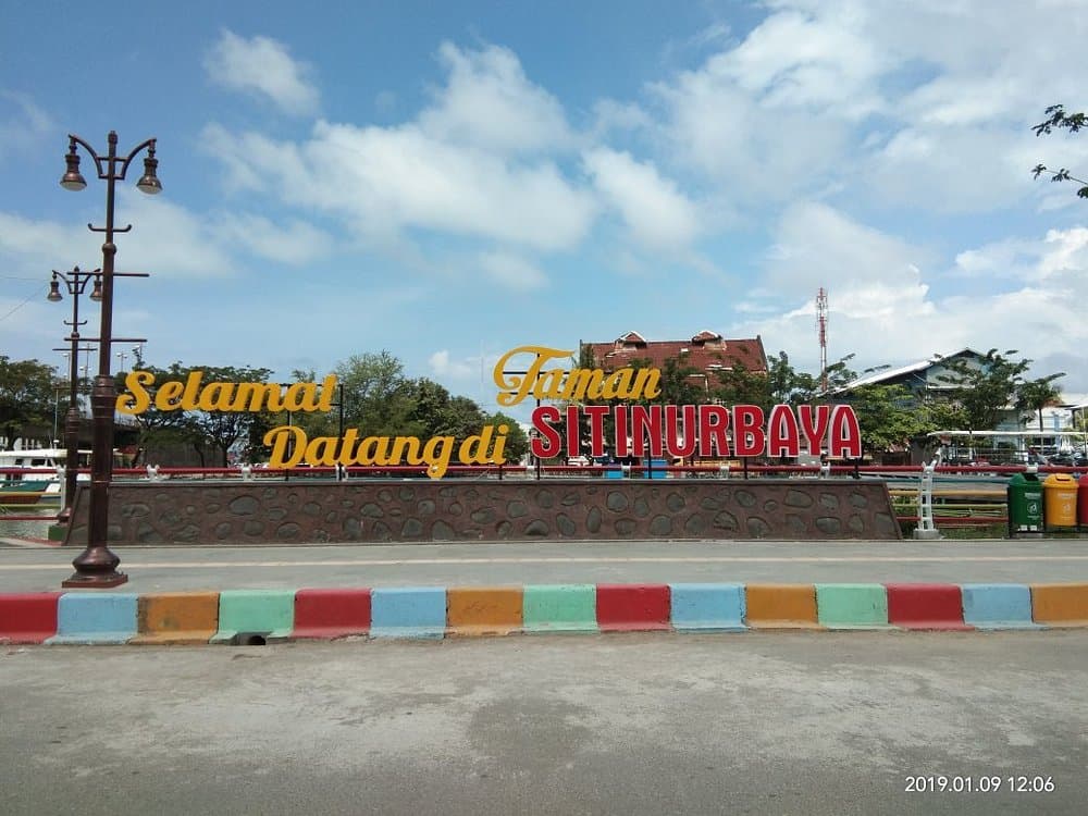 Pantai Air Manis dan destinasi wisata sekitar Padang untuk open trip, foto 2 dari 3