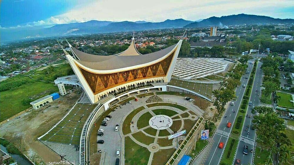 Istano Basa Pagaruyung, Malin Kundang, dan Masjid Raya Sumatera Barat, foto 3 dari 3