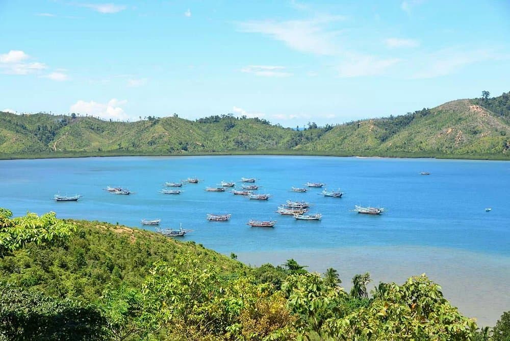 Pulau Mandeh, Pantai Bungus, dan Pelabuhan Muaro untuk wisata bahari, foto 1 dari 3